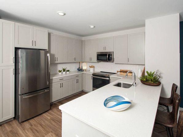 21 Executive Dr #305