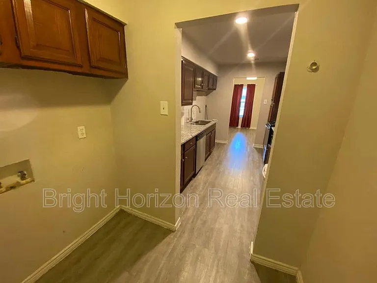 1017 Mullins St — Photo 15