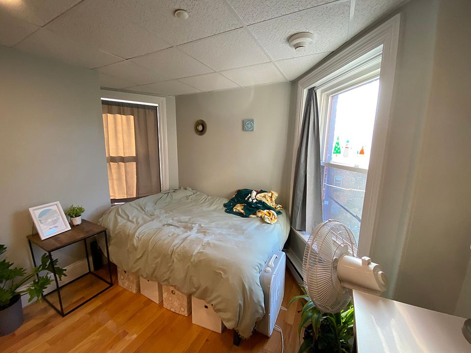 2nd image of 302A Newbury St #13
