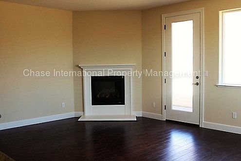 4th image of 743 Ahwanee Dr