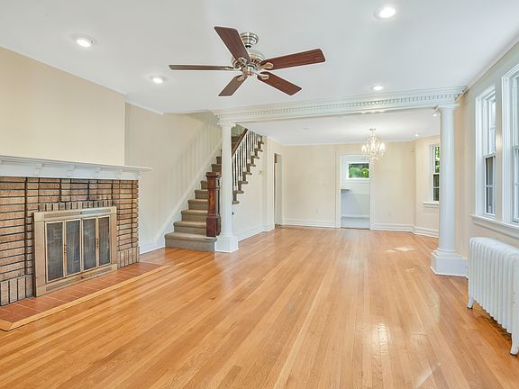 4th image of 806 Pelhamdale Ave #806