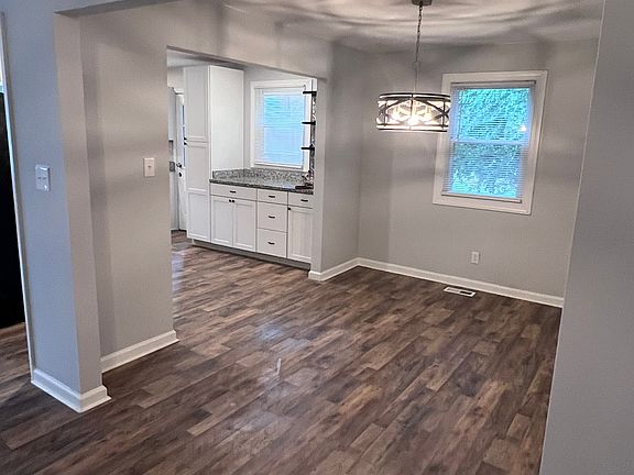 5th image of 420 Carriage Rd