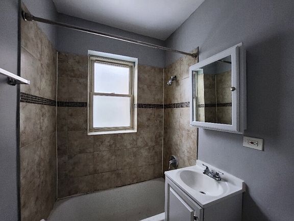 4th image of 5911 W Huron St #2
