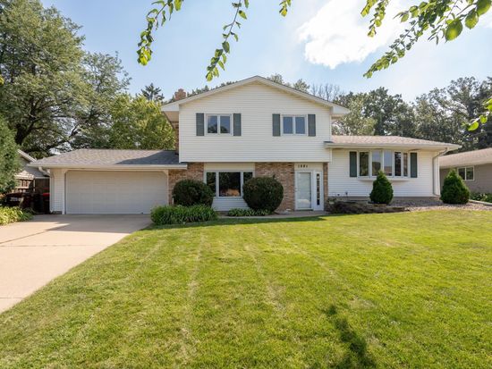1281 Pinewood Dr, Woodbury, MN 55125