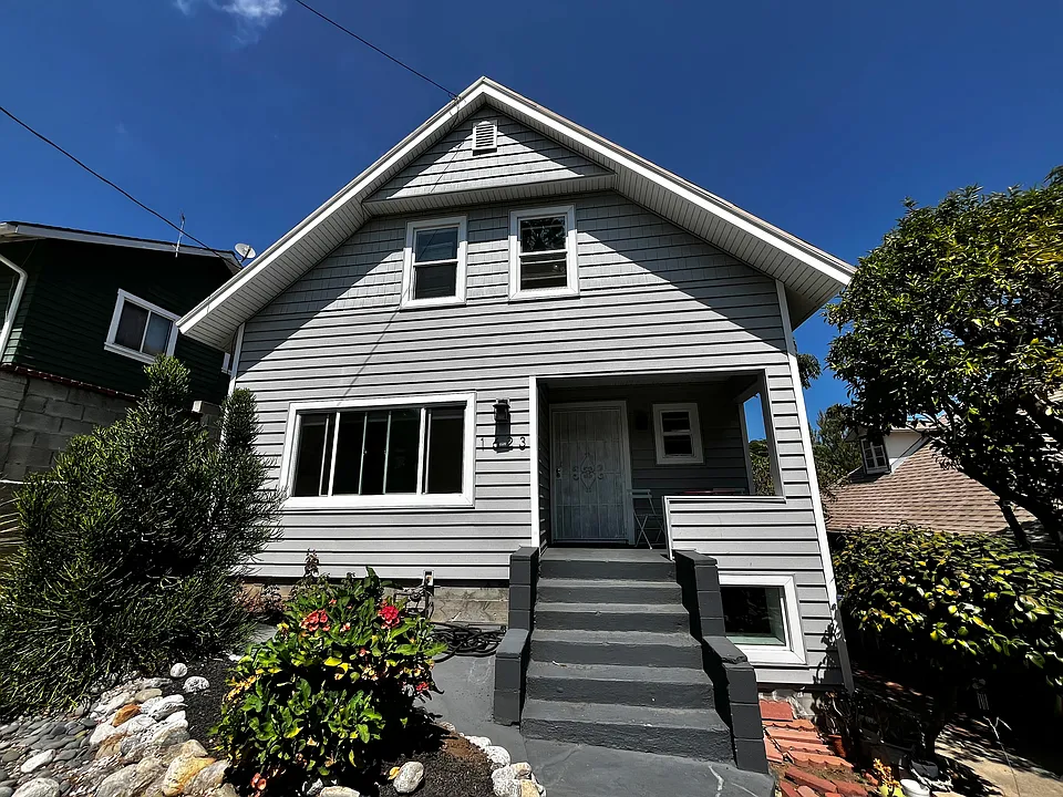 1623 Champlain Ter