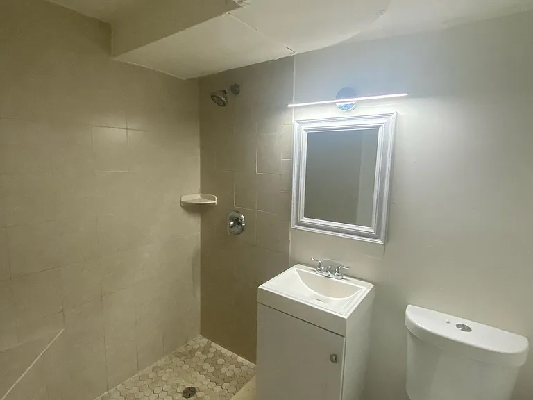 Basement full bathroom