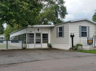 105 Pat Dr, Farmington, NY 14425