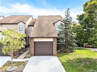 6700 Ridgefield Cir APT 204, West Bloomfield, MI 48322