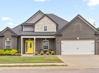 1048 Meadowview Ln, Clarksville, TN 37040