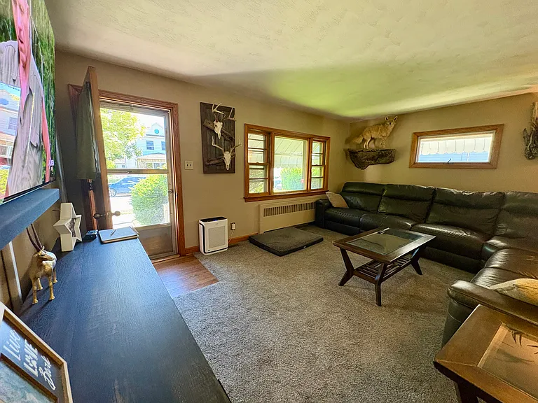 182 Roosevelt St — Photo 7