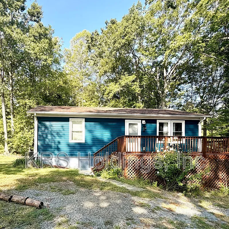 3 bed, 2.0 bath, 1824 sqft, $2,100 — Photo 1