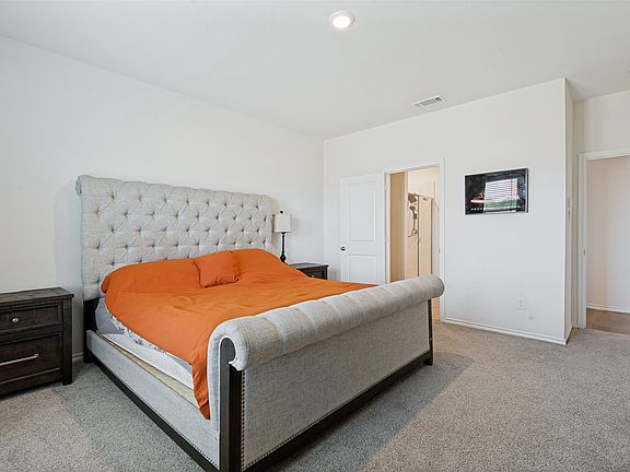 4th image of 2303 Peregrine Way