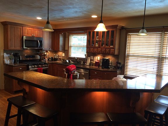 5th image of 201 E Sycamore Dr