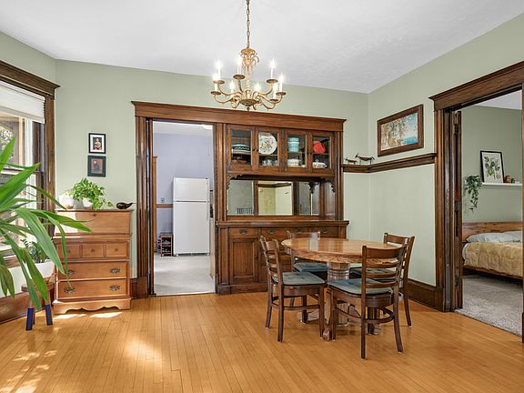 2nd image of 2220 26th Ave S APT 1