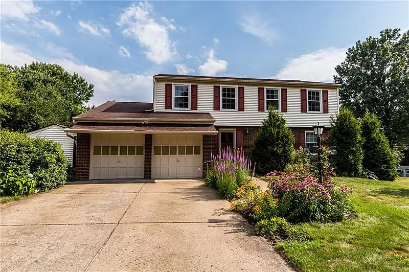 1520 Bluestone Dr photo 1