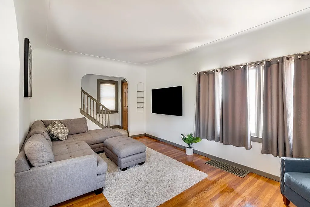 947 Lyon St NE — Photo 3