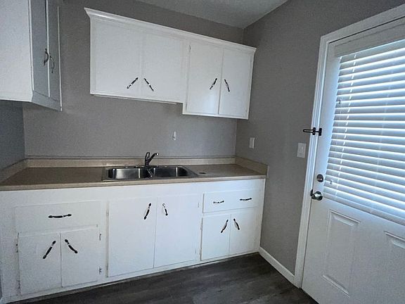 5th image of 126 W San Joaquin Ave #A