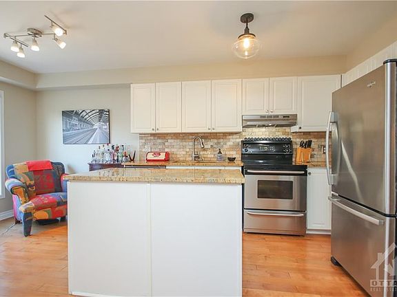 5th image of 419 Hillsboro Private