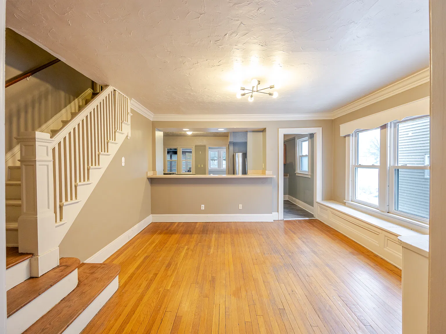 5 bed, 2400 sqft, $3,250 — Photo 1