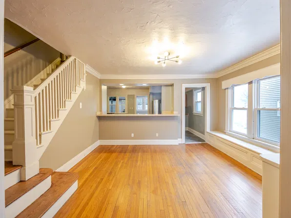 2316 S Overlook Rd, Cleveland Heights, OH 44106