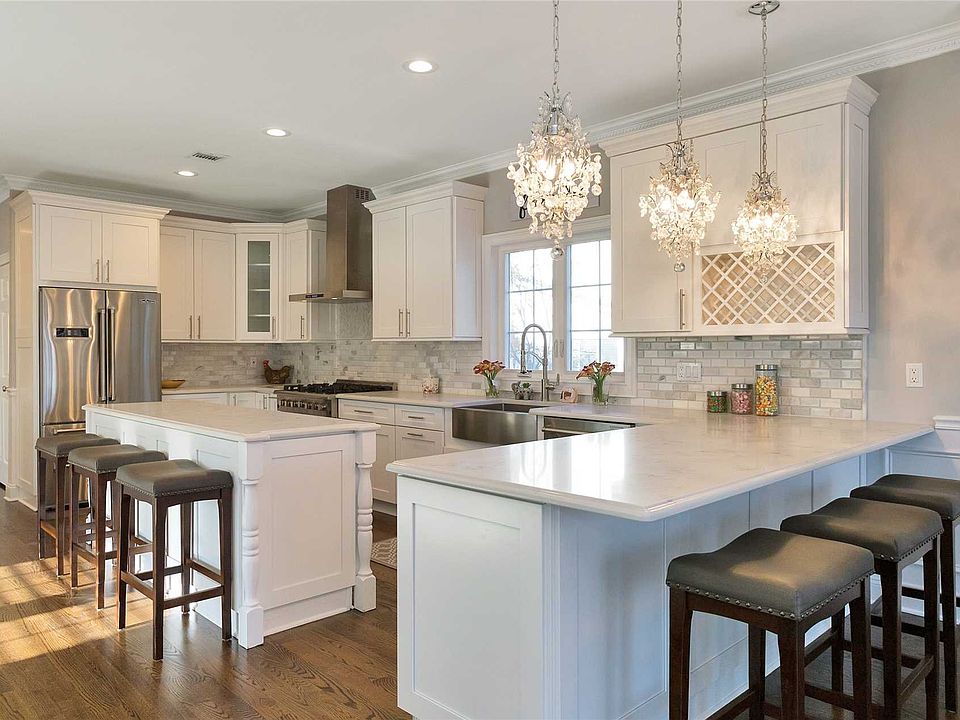 1st image of 62 Woodbury Way