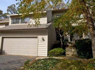 1572 Kirkwood Dr, Geneva, IL 60134