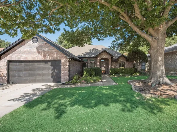 7120 Summerset Dr, Benbrook, TX 76126
