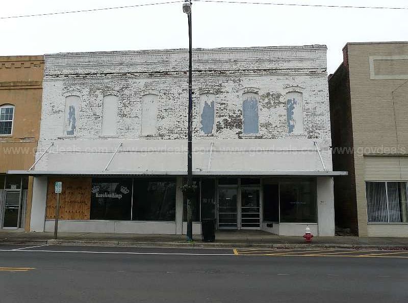 1st image of 105 Main St W