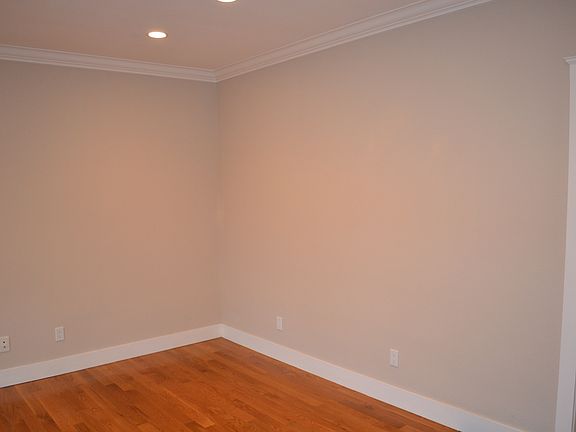 5th image of 525-527 33rd Ave