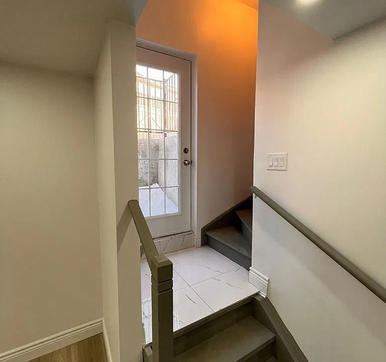 308 Queen Mary Dr