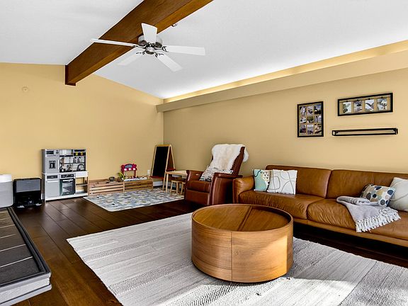 5th image of 981 Kinsac St