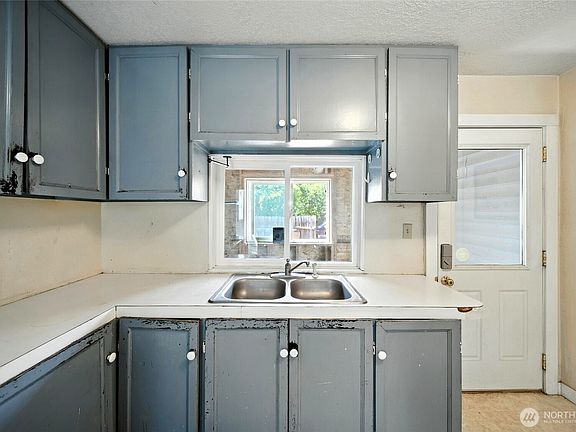 5th image of 704 N Rose Street