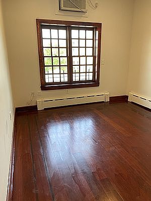 4th image of 2452 38th St APT 4R