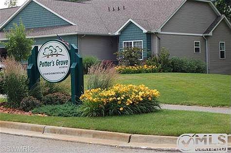 Entrance into neighborhood from East Avenue