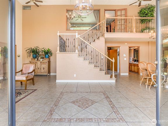 2nd image of 4607 44th Avenue E