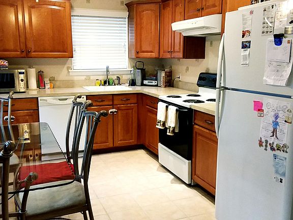5th image of 2919 Beechnut Ave
