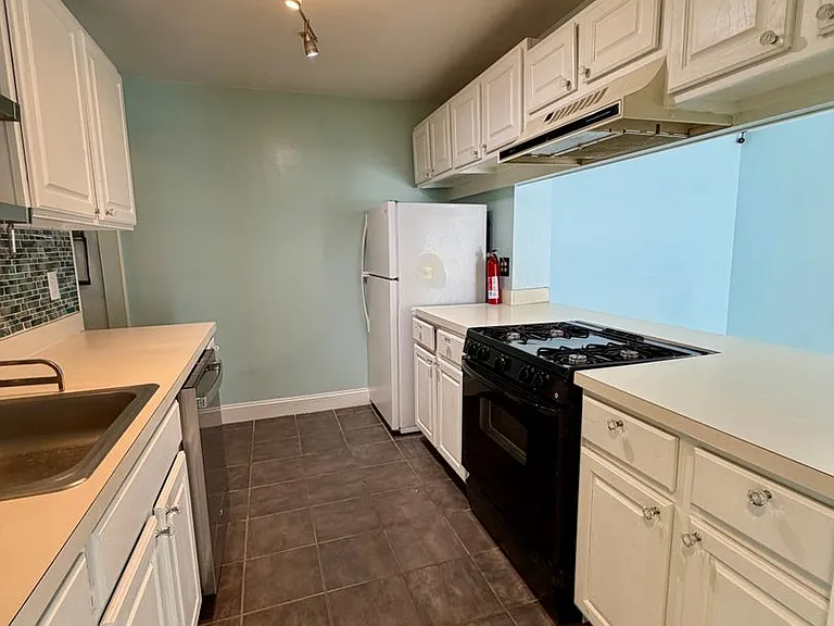 401 Waters Edge Dr — Photo 20