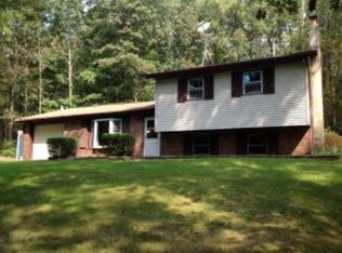 279 Chapel Dr, Pine Grove, PA 17963