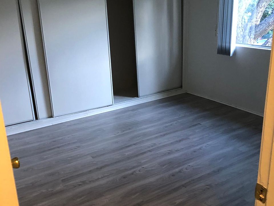 2nd image of 13411 Moorpark St APT 9