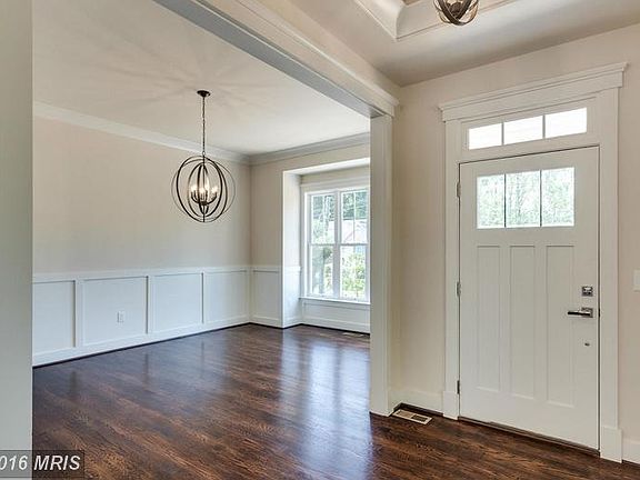 3rd image of 3427 Aston St