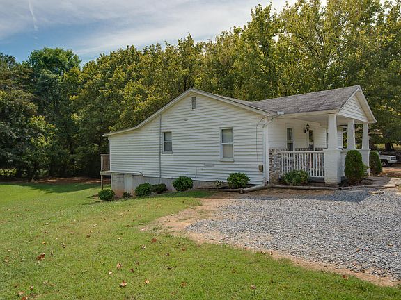 5th image of 608 Hickory Dr
