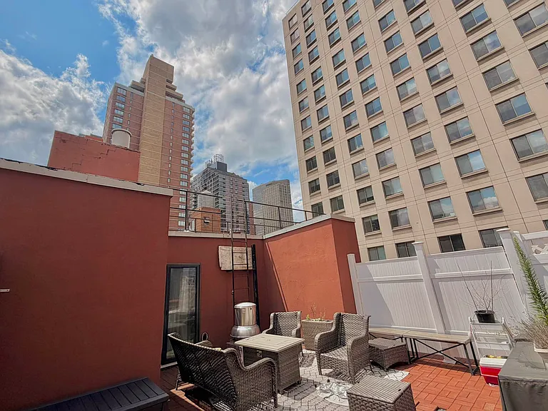 305 E 95th St #6E — Photo 1