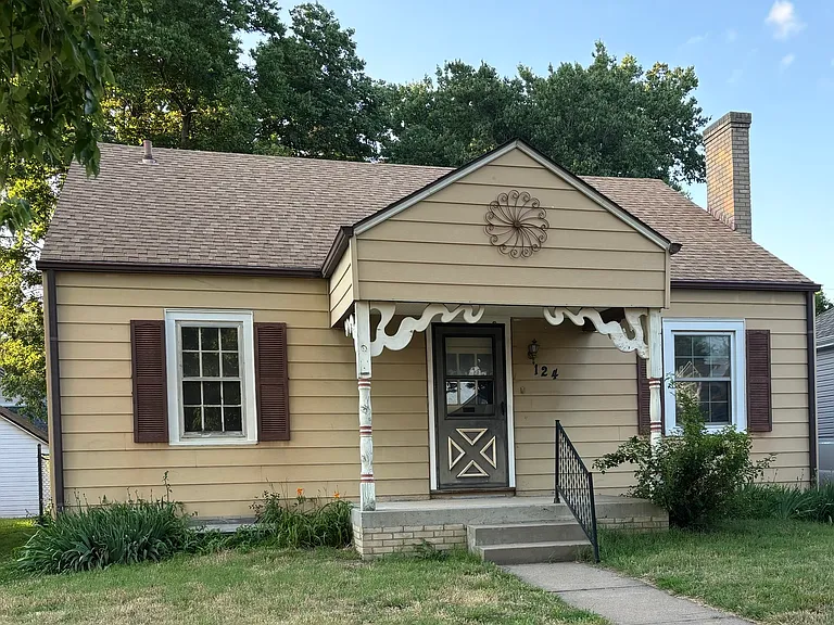 124 W Jewell Ave — Photo 1