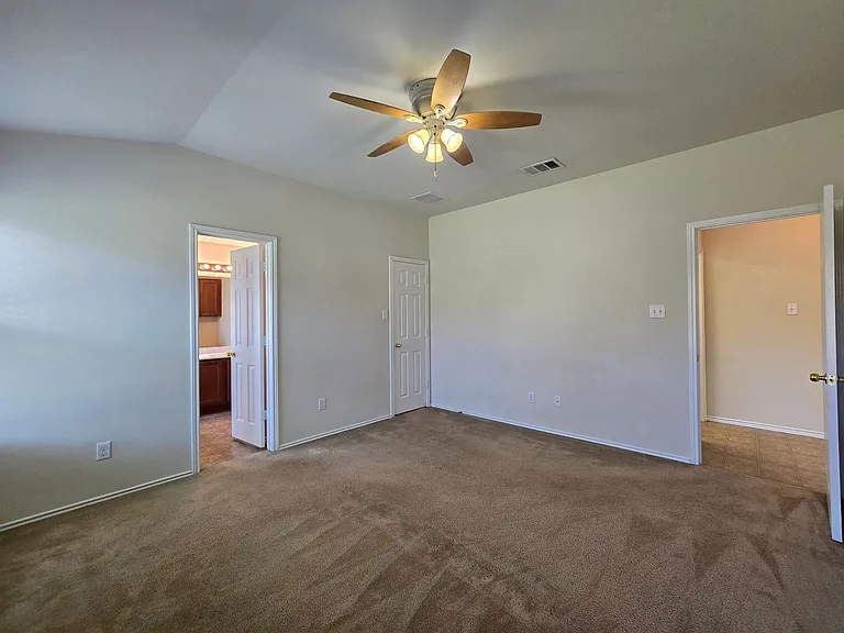 4604 Black Forest Ln — Photo 16
