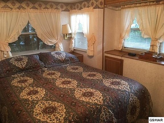 3rd image of 4223 E Parkway Unit 291