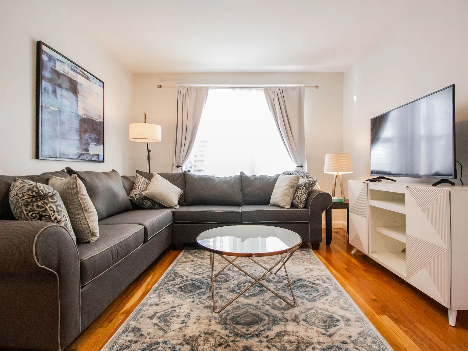 2 bed, 700 sqft, $7,350 — Photo 2