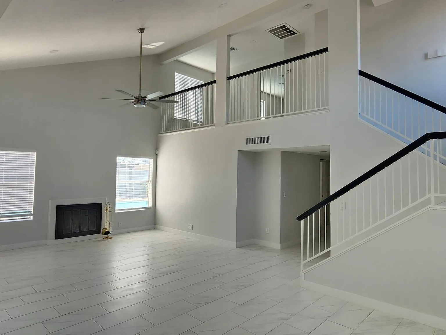 3 bed, 2.0 bath, 1669 sqft, $2,500 — Photo 3