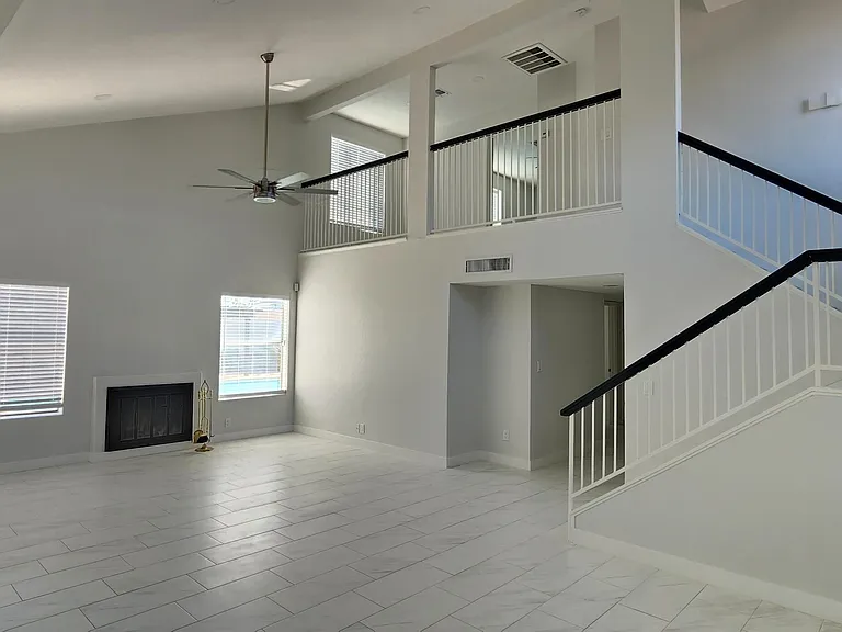 7301 W Sierra St — Photo 3