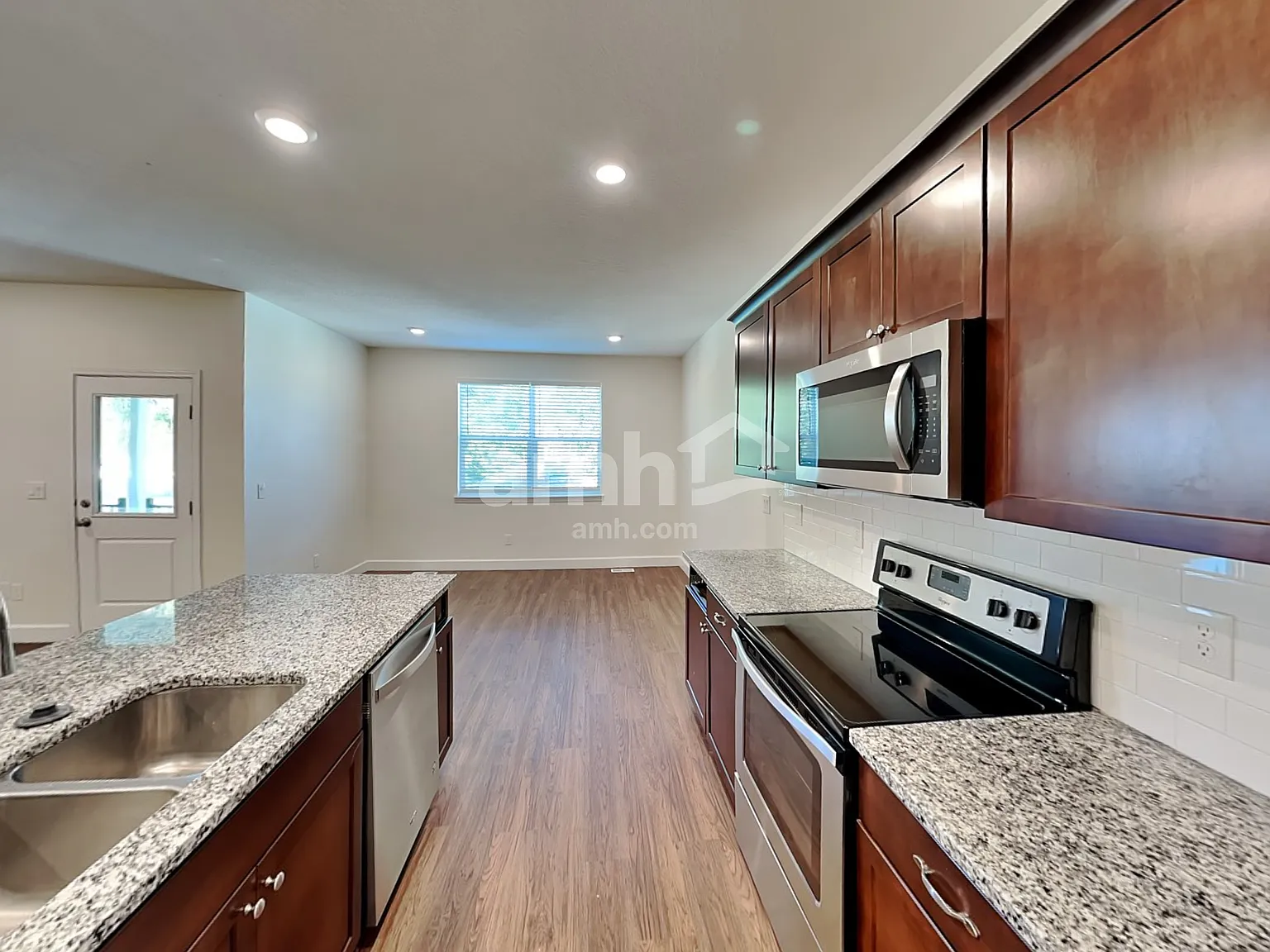 5 bed, 3.5 bath, 2849 sqft, $2,645 — Photo 4
