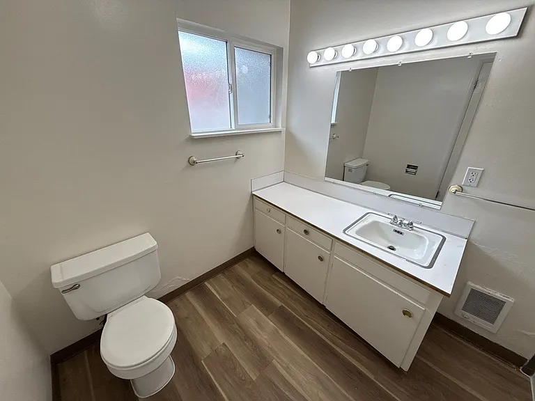 1835 Beach Ave NE #8 — Photo 14
